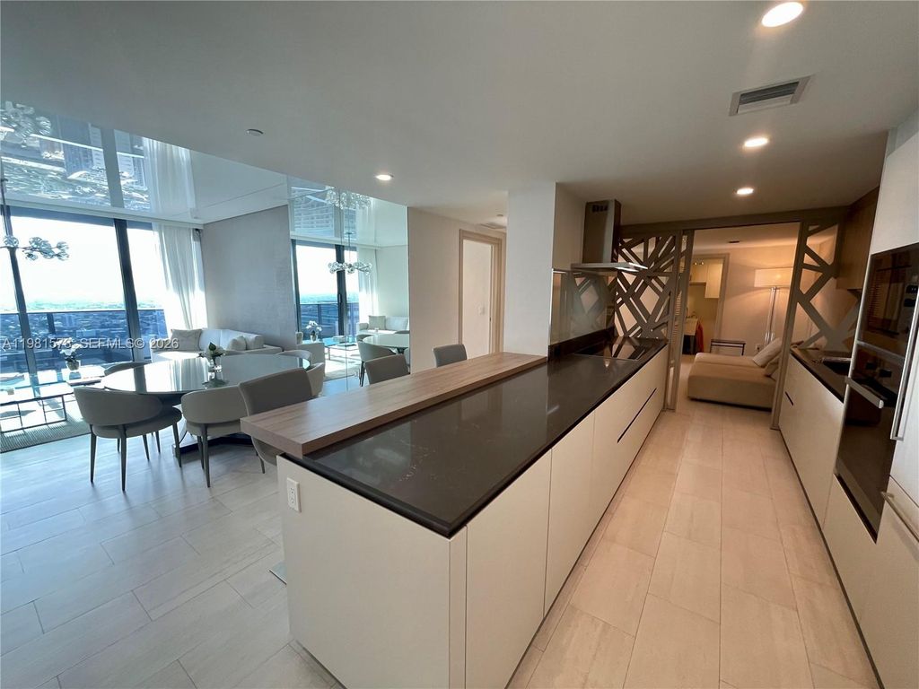 Image 9 of property listing at 1000 Brickell Plaza 4410, Miami, FL 33131