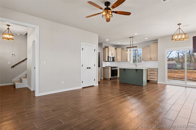 604 S Division Street, Coweta, OK 74429