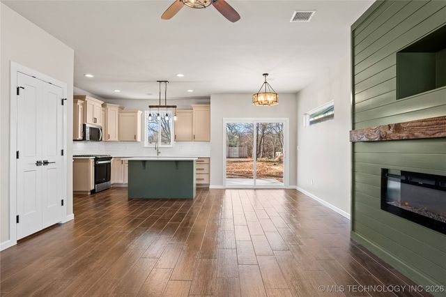 604 S Division Street, Coweta, OK 74429