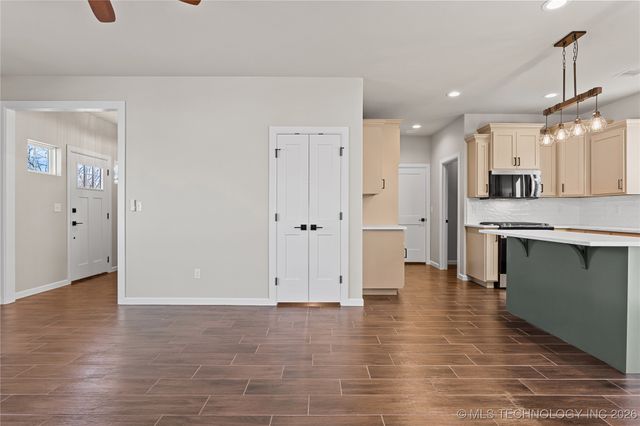 604 S Division Street, Coweta, OK 74429