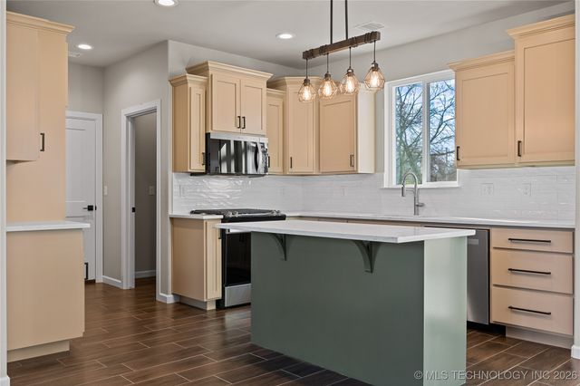 604 S Division Street, Coweta, OK 74429