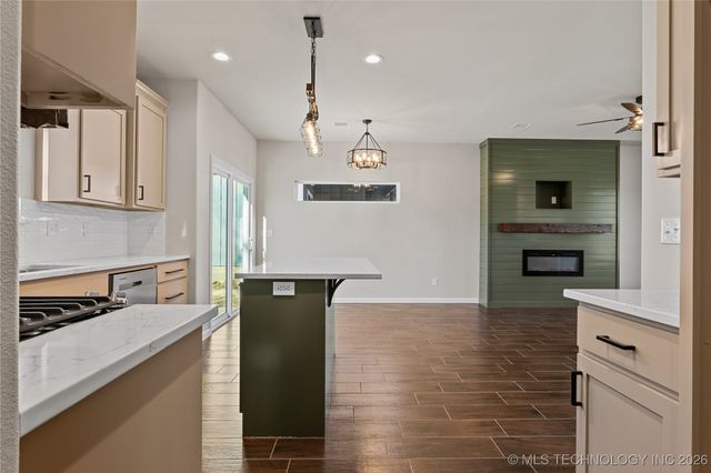 604 S Division Street, Coweta, OK 74429