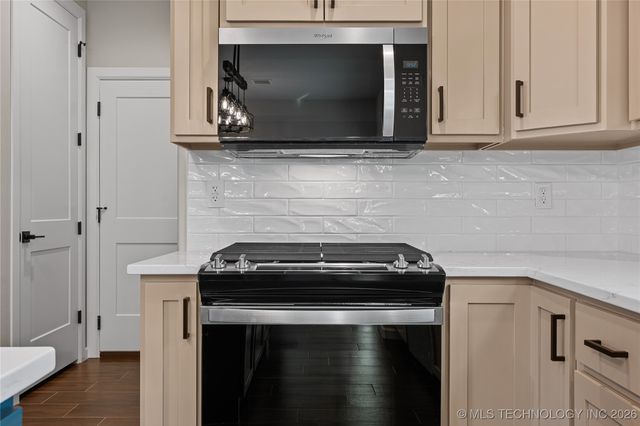 604 S Division Street, Coweta, OK 74429