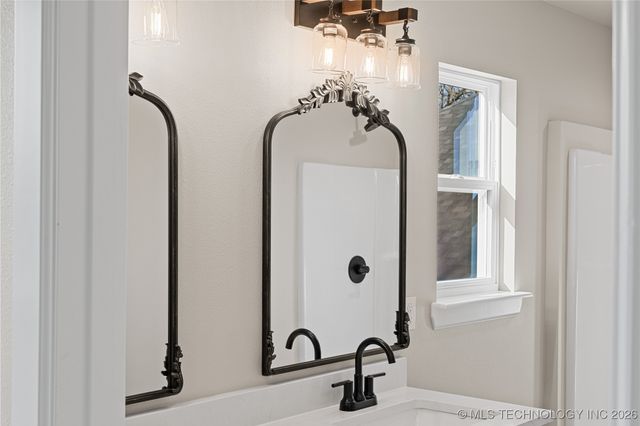 604 S Division Street, Coweta, OK 74429