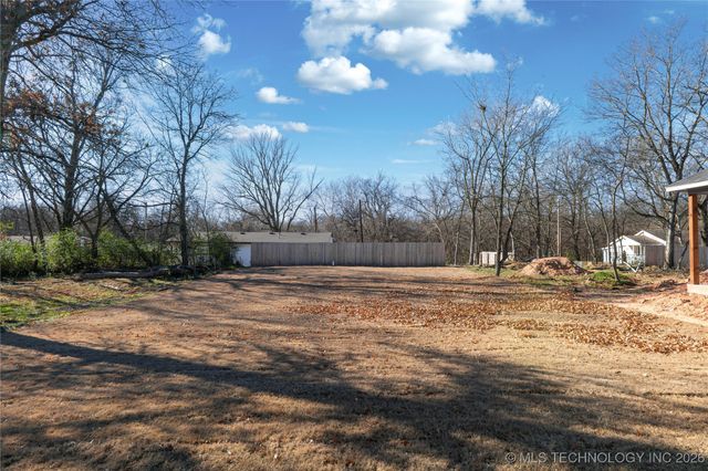 604 S Division Street, Coweta, OK 74429