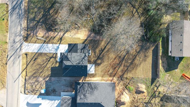 604 S Division Street, Coweta, OK 74429