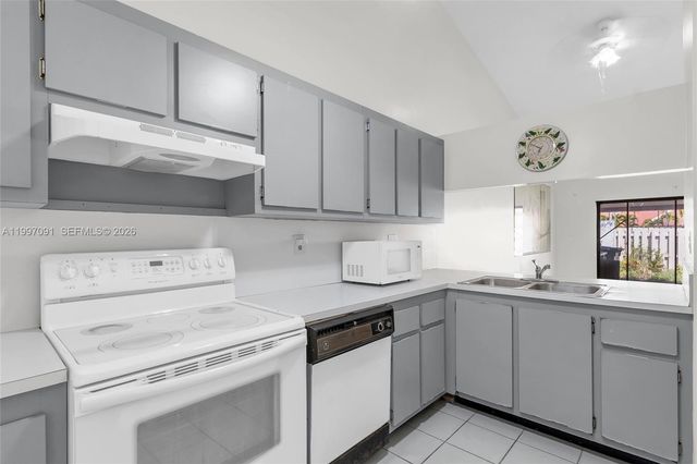 6323 SW 147th Place Cir, Miami, FL 33193