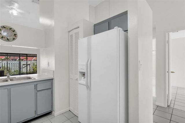 6323 SW 147th Place Cir, Miami, FL 33193