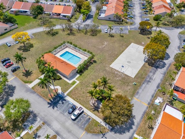 6323 SW 147th Place Cir, Miami, FL 33193
