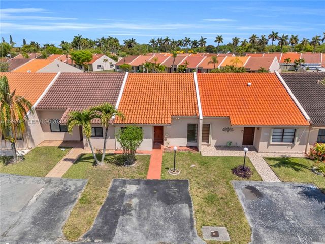 6323 SW 147th Place Cir, Miami, FL 33193