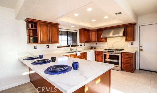 6736 Summit Valley, Hesperia, CA 92345