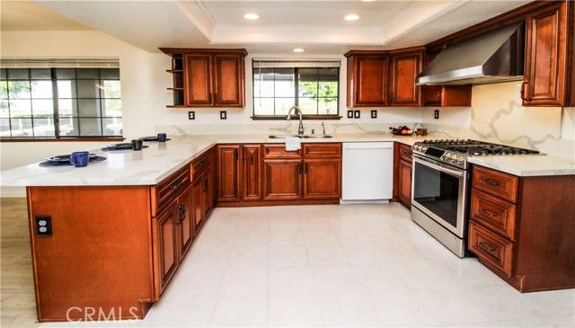 6736 Summit Valley, Hesperia, CA 92345