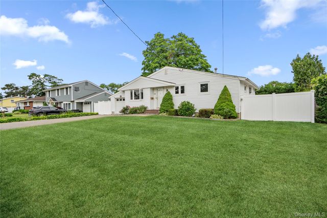 90 W 14th Street, Deer Park, NY 11729