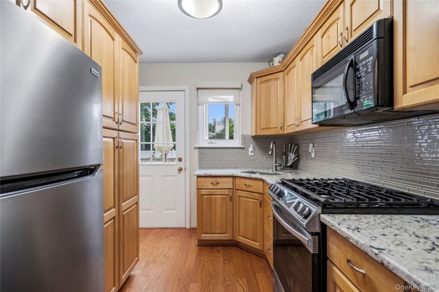 90 W 14th Street, Deer Park, NY 11729