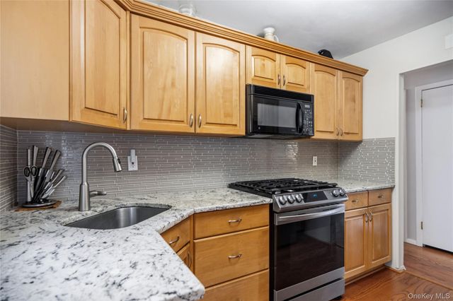 90 W 14th Street, Deer Park, NY 11729