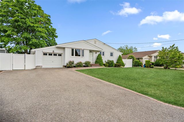90 W 14th Street, Deer Park, NY 11729