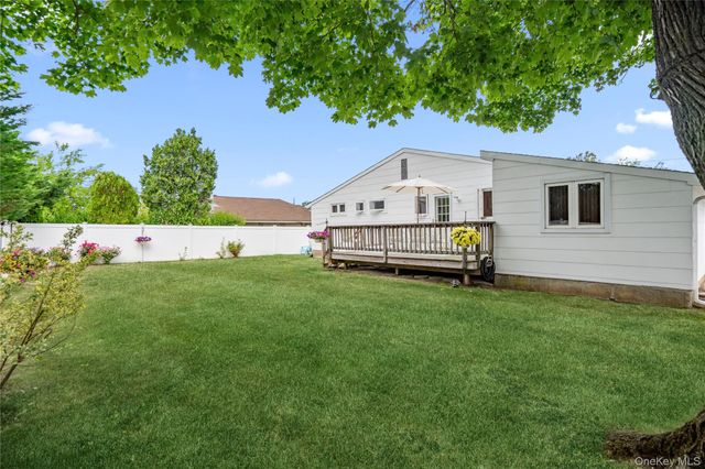 90 W 14th Street, Deer Park, NY 11729