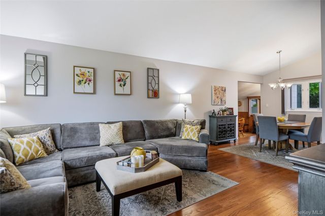 90 W 14th Street, Deer Park, NY 11729