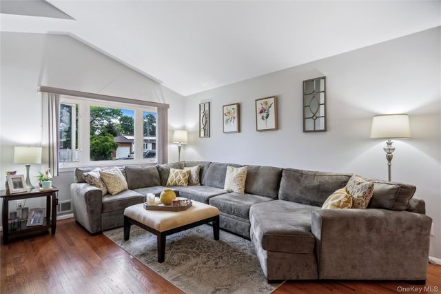 90 W 14th Street, Deer Park, NY 11729