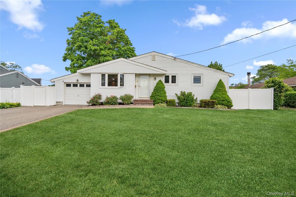 90 W 14th Street, Deer Park, NY 11729