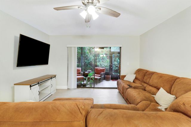 1200 SE Parkview Place F3, Stuart, FL 34994