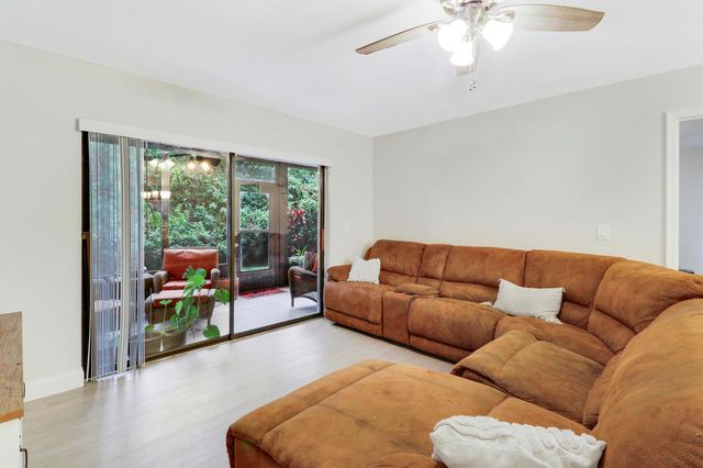 1200 SE Parkview Place F3, Stuart, FL 34994