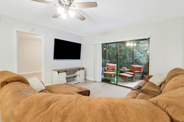 1200 SE Parkview Place F3, Stuart, FL 34994