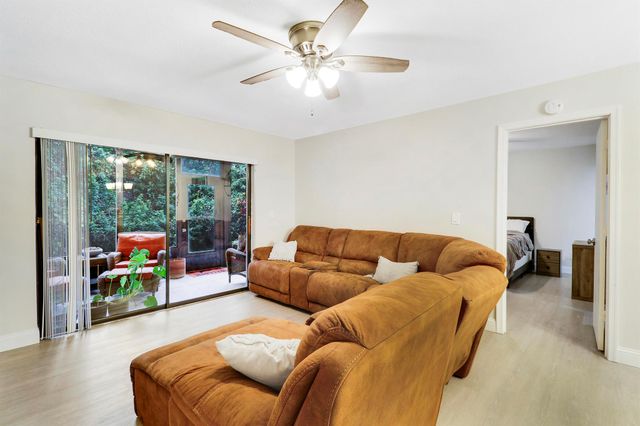 1200 SE Parkview Place F3, Stuart, FL 34994