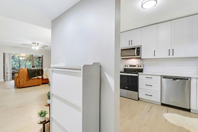 1200 SE Parkview Place F3, Stuart, FL 34994