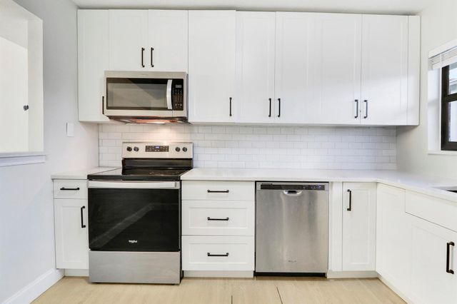 1200 SE Parkview Place F3, Stuart, FL 34994