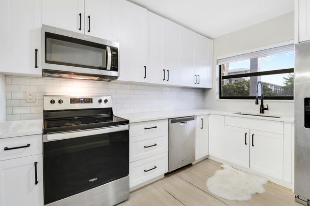 1200 SE Parkview Place F3, Stuart, FL 34994