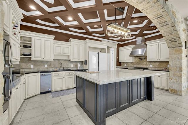 731 Lion Lake S Drive, Weslaco, TX 78596