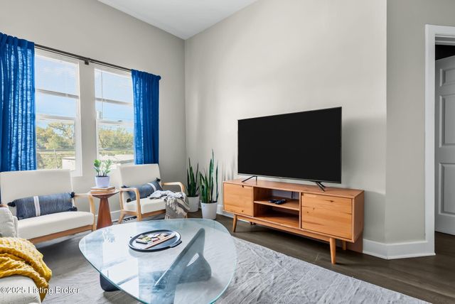 1273 S Preston St, Louisville, KY 40203