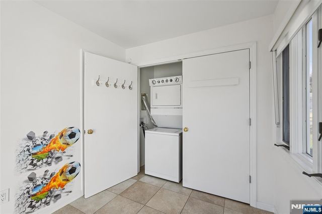 6 Arrow Drive, Livingston, NJ 07039