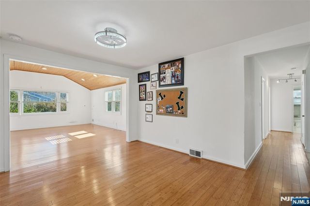 6 Arrow Drive, Livingston, NJ 07039