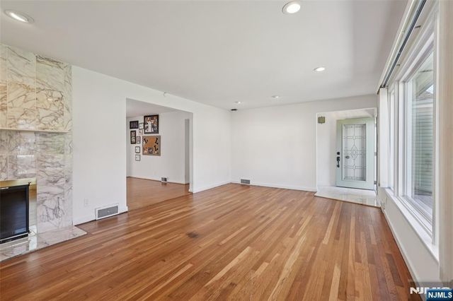 6 Arrow Drive, Livingston, NJ 07039