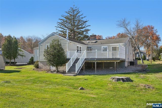 6 Arrow Drive, Livingston, NJ 07039