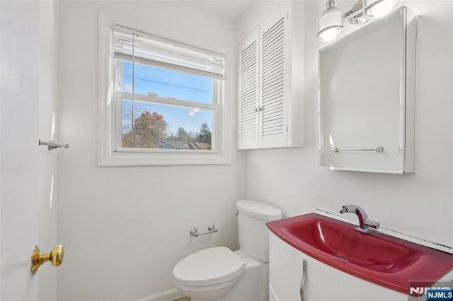 6 Arrow Drive, Livingston, NJ 07039