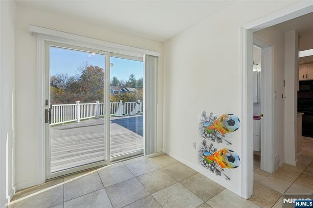 6 Arrow Drive, Livingston, NJ 07039