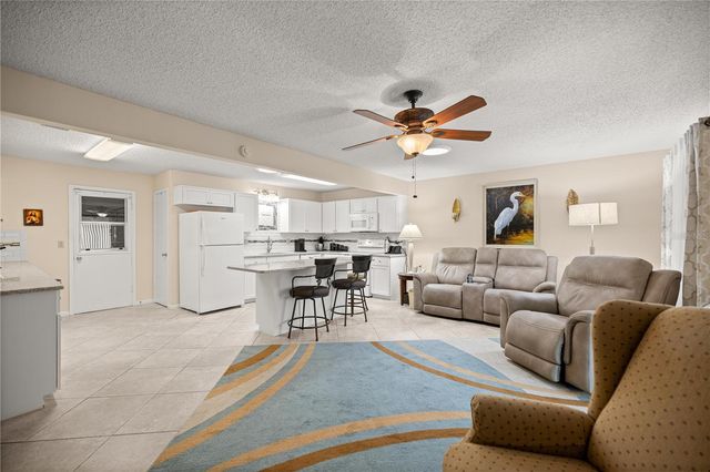 8702 SW 94TH STREET E, Ocala, FL 34481