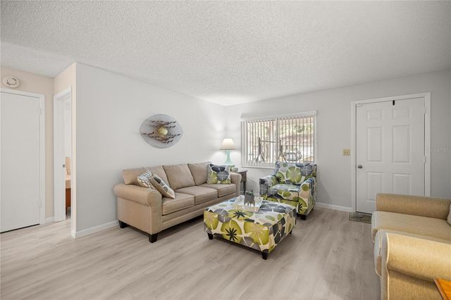 8702 SW 94TH STREET E, Ocala, FL 34481