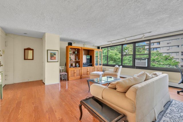 166-10 Powells Cove Boulevard 5D, Beechhurst, NY 11357