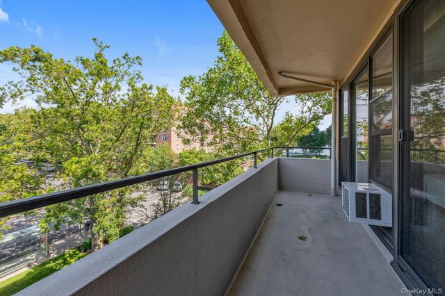 166-10 Powells Cove Boulevard 5D, Beechhurst, NY 11357