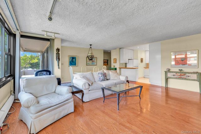 166-10 Powells Cove Boulevard 5D, Beechhurst, NY 11357