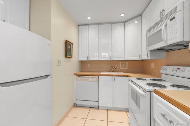 166-10 Powells Cove Boulevard 5D, Beechhurst, NY 11357