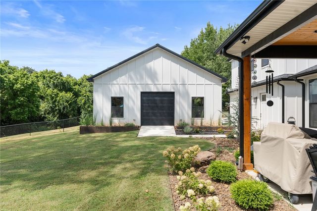3335 Barrington Road, Tontitown, AR 72704