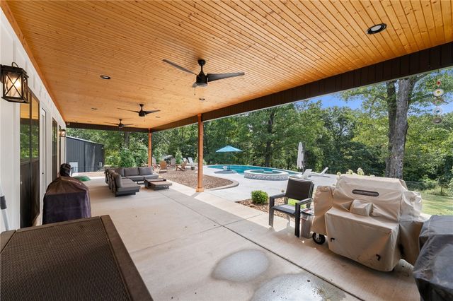 3335 Barrington Road, Tontitown, AR 72704