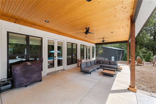 3335 Barrington Road, Tontitown, AR 72704