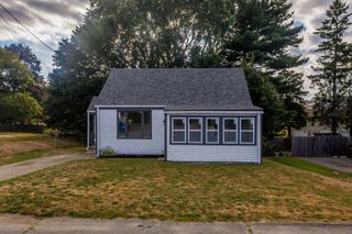 67 Jette St, Swansea, MA 02777