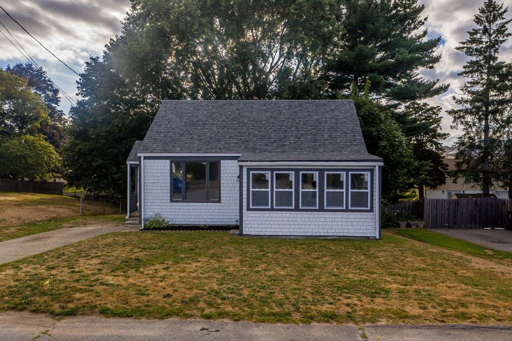 67 Jette St, Swansea, MA 02777